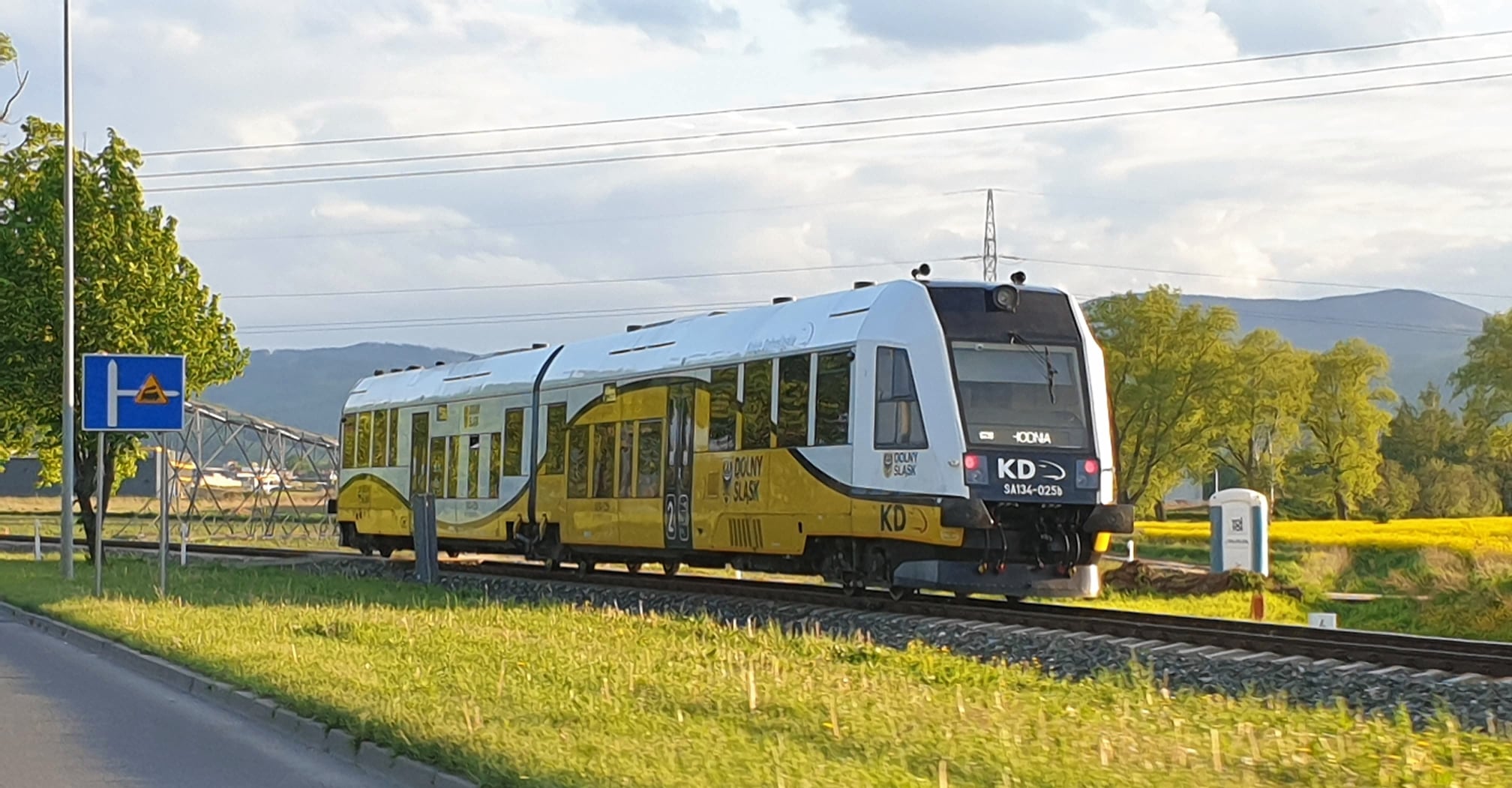 Pociąg jadący z Bielawy do Dzierżoniowa