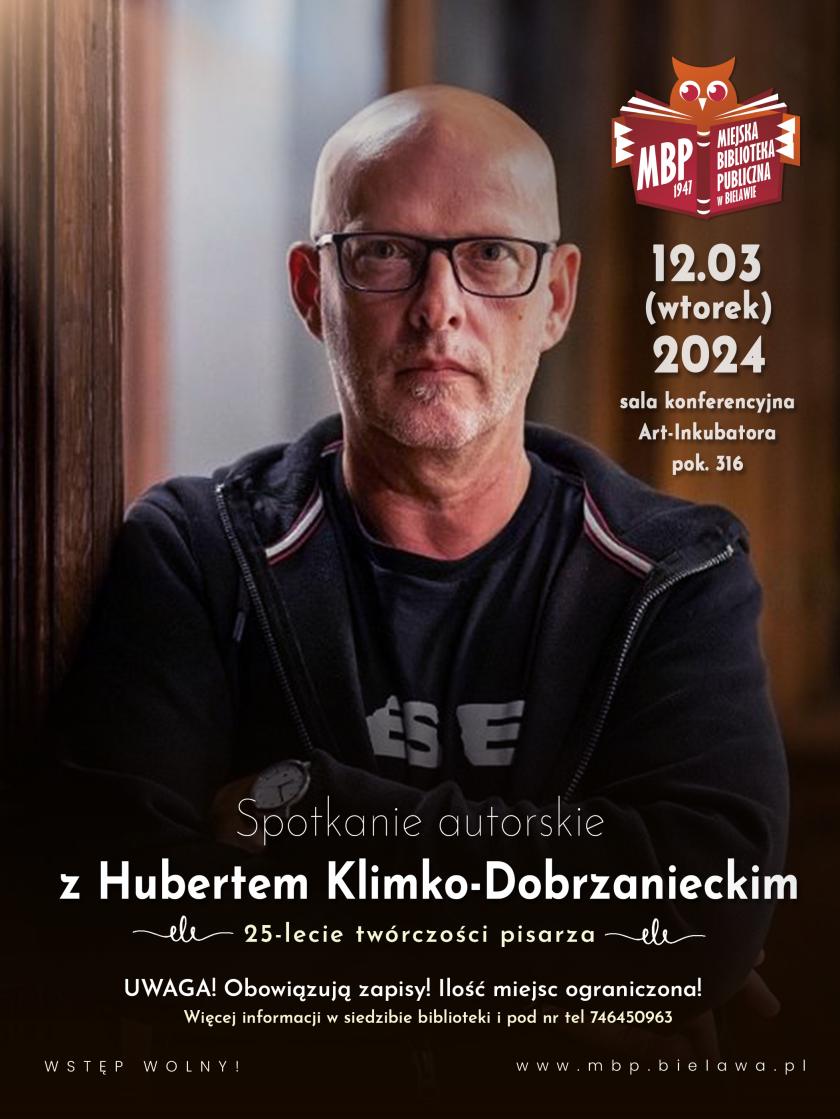 Plakat z informacjami. Na zdjęciu Hubert Klimko-Dobrzaniecki