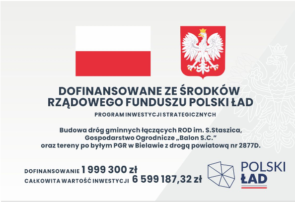 Tablica informacyjno-promocyjna projektu z logo Polskiego Ładu, flagą biało-czerwoną oraz Godłem 