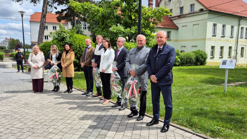 Przedstawiciele bielawskiego samorządu na uroczystościach z okazji Narodowego Dnia Zwycięstwa