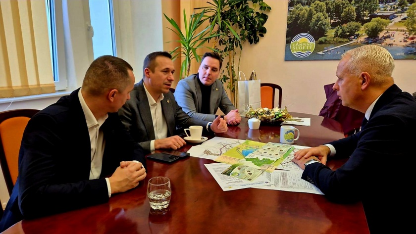 Po lewej: p. Tomasz Tkacz, p. Paweł Gancarz, p. Mateusz Masłowski, po prawej: p. Andrzej Hordyj