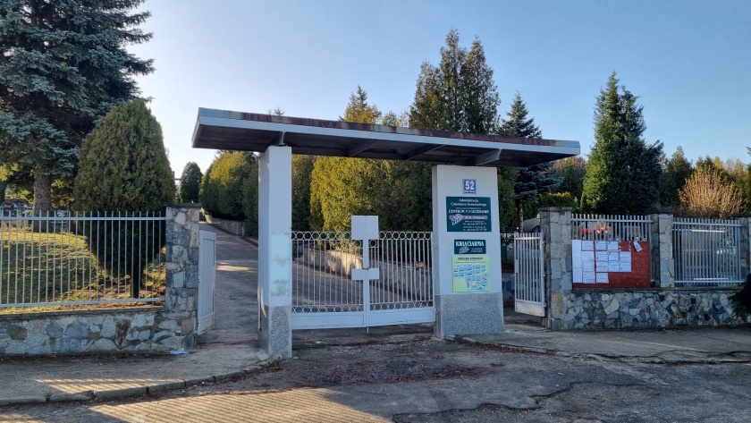 Brama wejściowa na Cmentarz Komunalny w Bielawie