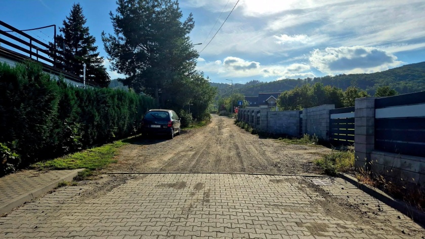 przebudowę drogi gminnej łączącej os. Podgórskie z ul. Słowiańską w Bielawie