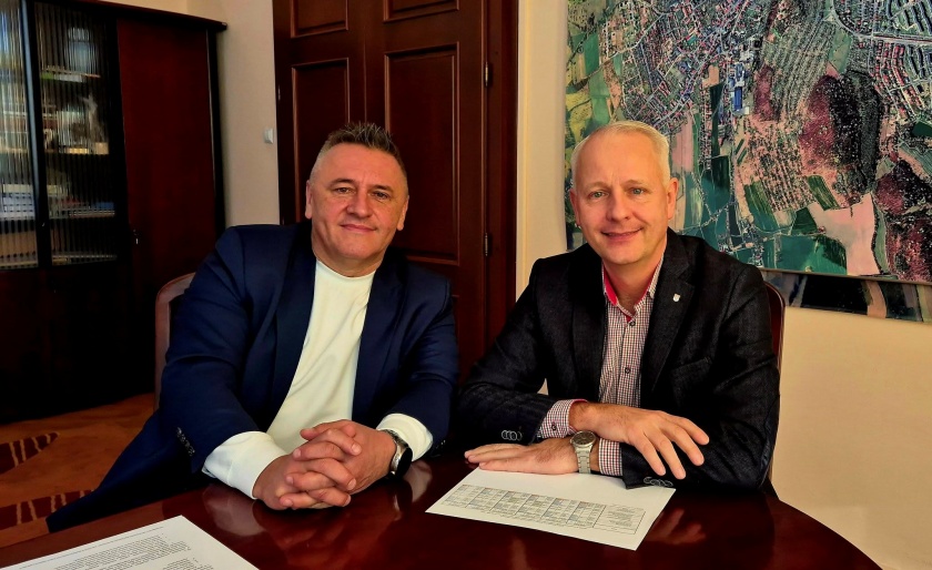 Po lewej pan Tomasz Smolarz, po prawej pan Andrzej Hordyj