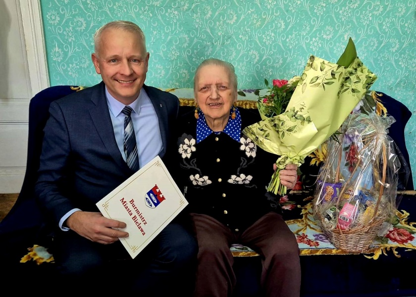 Burmistrz Bielawy z Solenizantką Panią Marianną