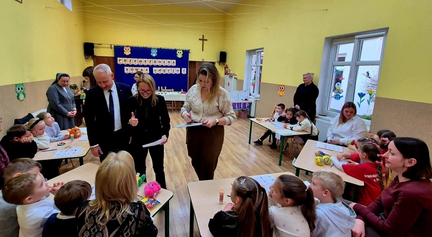 Burmistrz w jury oceniającym wyniki konkursu