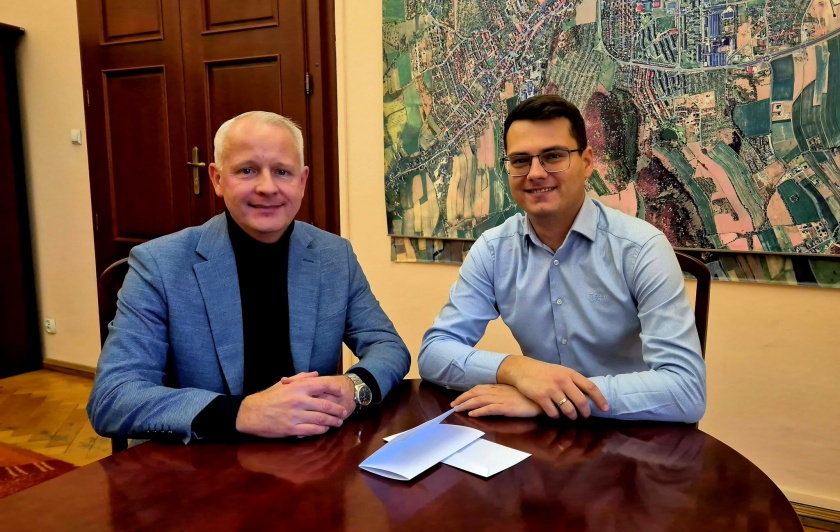 Burmistrz Bielawy, poseł Grzegorz Macko