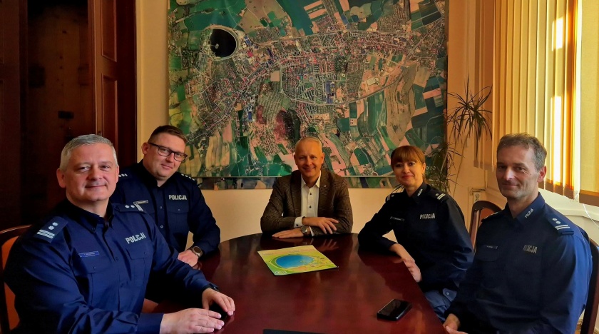 Spotkanie burmistrza Bielawy z komendantami Policji