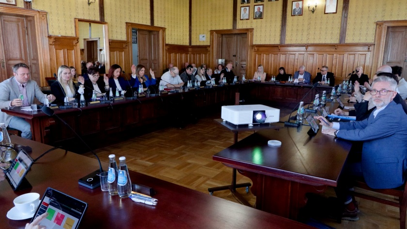 Bielawscy samorządowcy podczas obrad