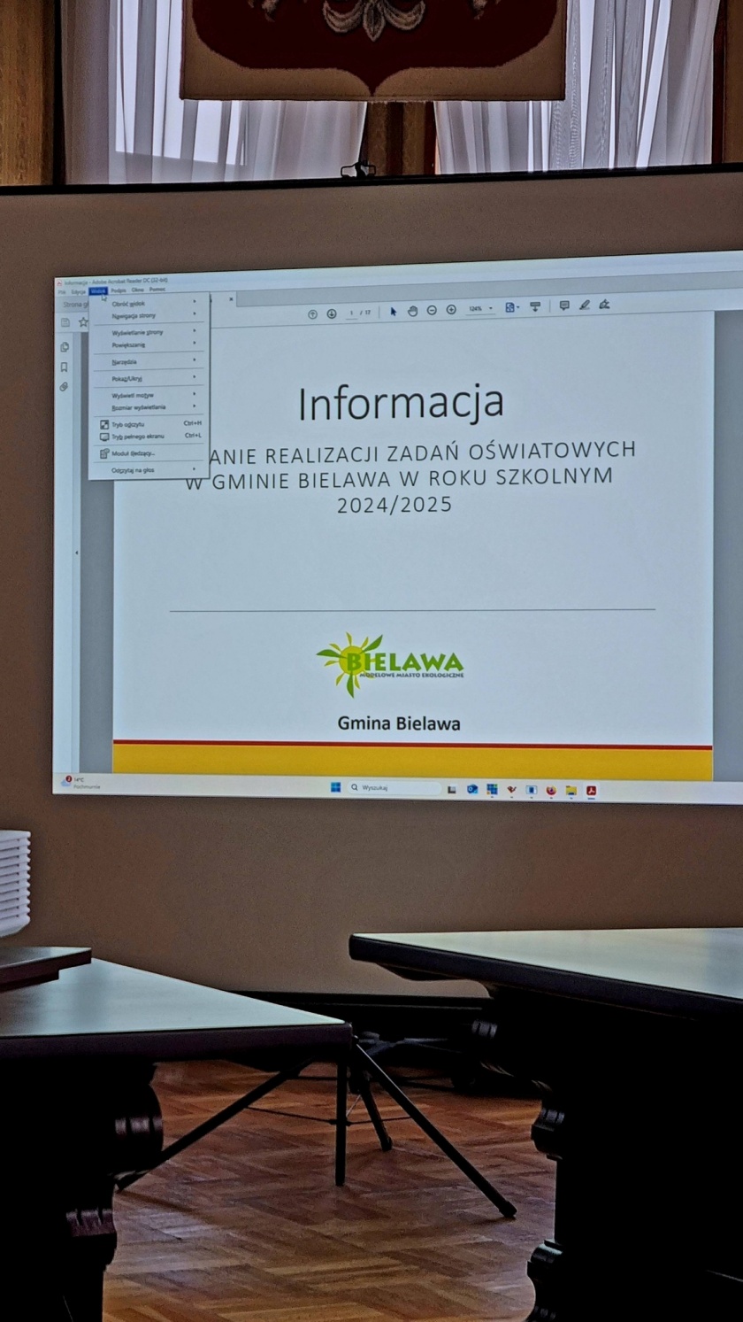 Ekran z wyświetlonym slajdem