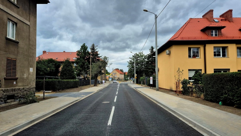 Zmodernizowana jezdnia, chodniki, kanalizacja oraz oświetlenie na odcinku ul Parkowej