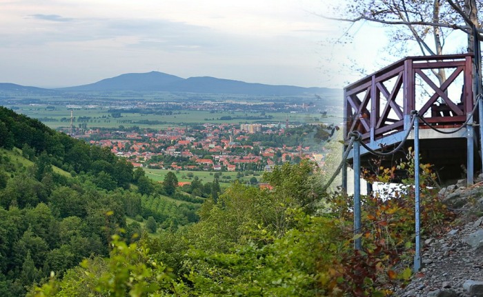 Koci Grzbiet widok na panoramę Bielawy oraz w oddali na Górę Ślężę